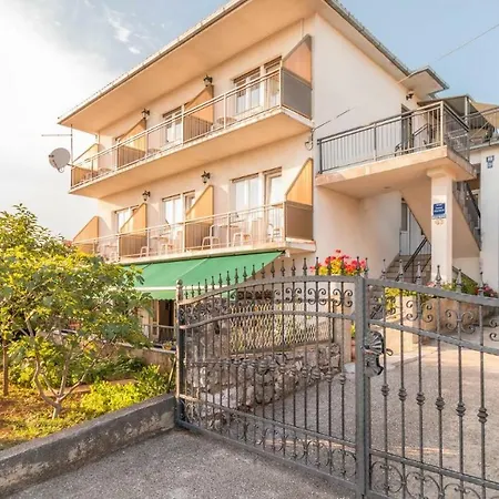 Ivanka 2 Apartment